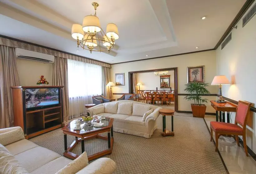 호텔 Dar Es Salaam Serena