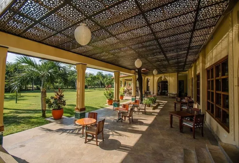 호텔 Dar Es Salaam Serena