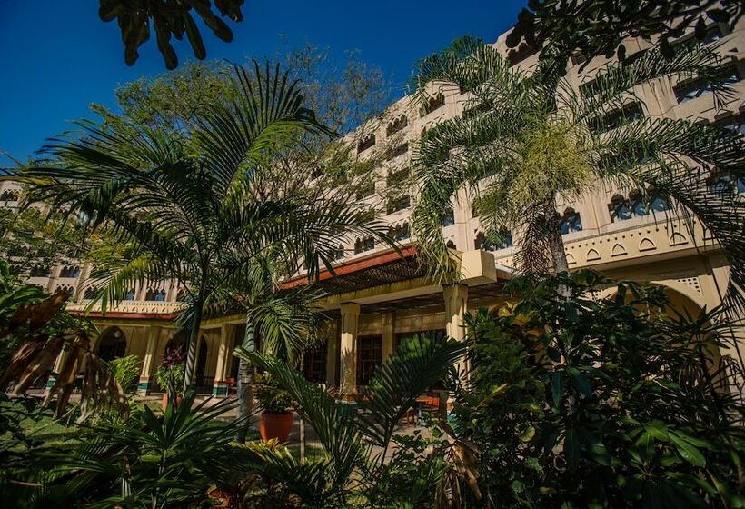 호텔 Dar Es Salaam Serena