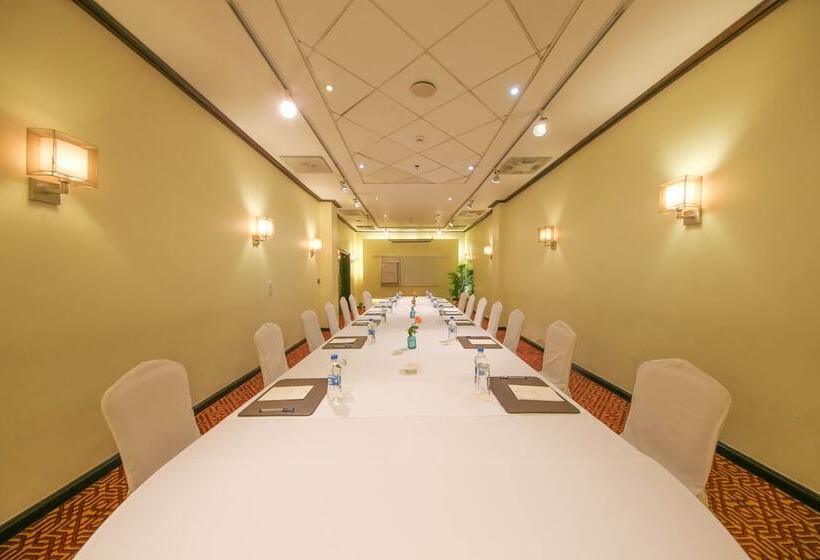 호텔 Dar Es Salaam Serena