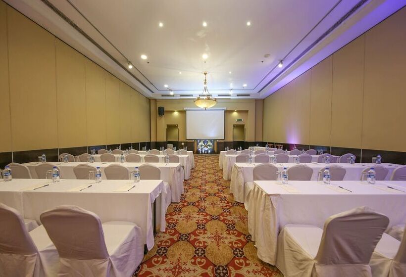 호텔 Dar Es Salaam Serena