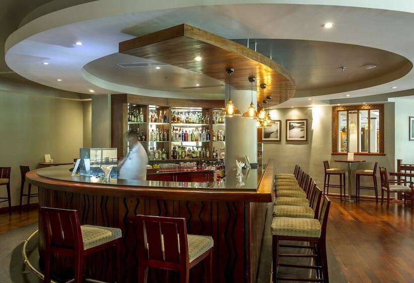 호텔 Dar Es Salaam Serena