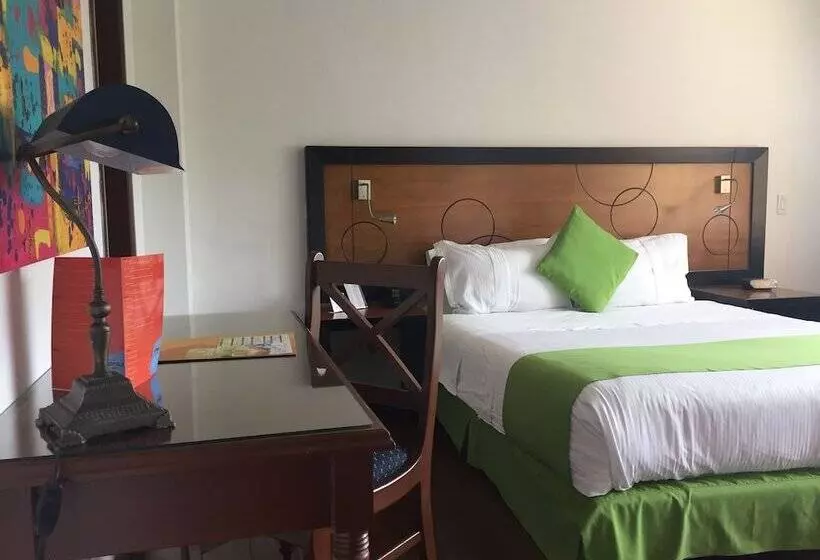 Отель Emaus Bogotá