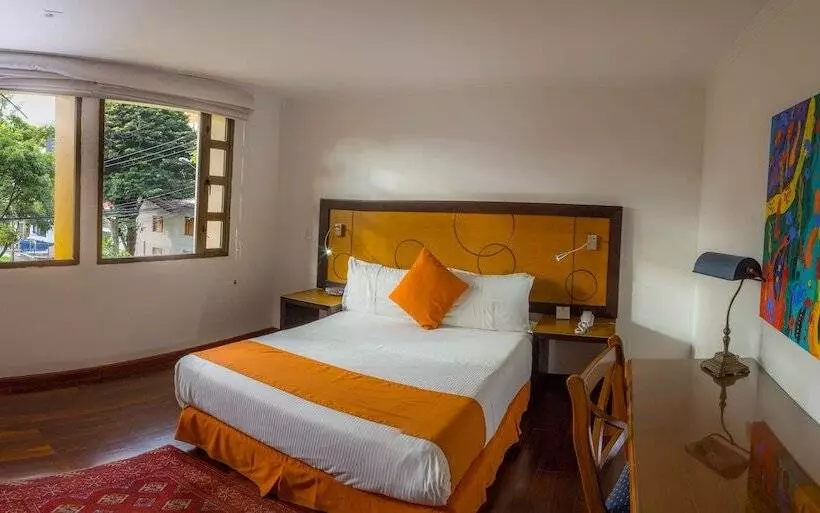 Отель Emaus Bogotá