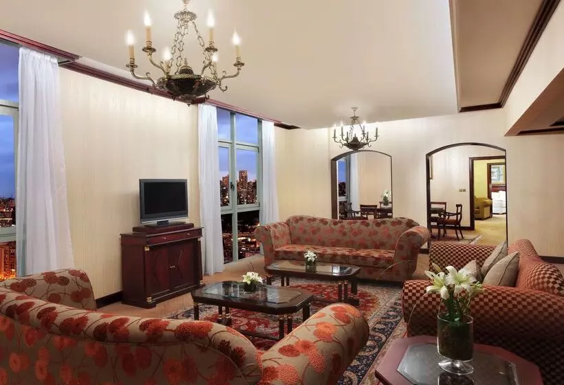 هتل Metropolitan Palace