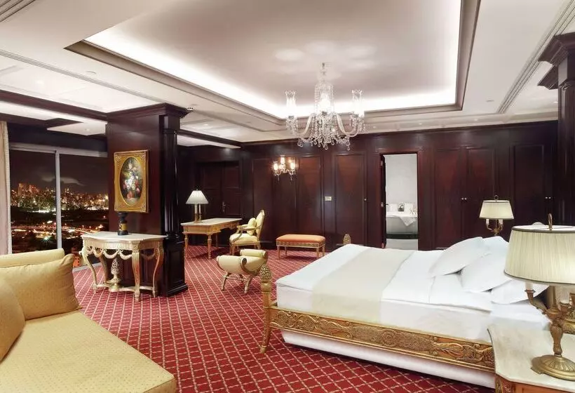 هتل Metropolitan Palace