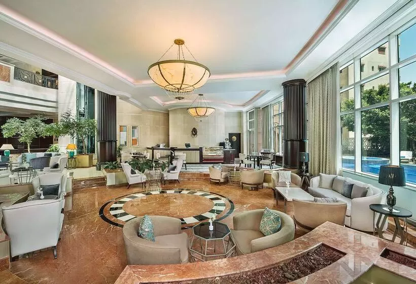 هتل Metropolitan Palace