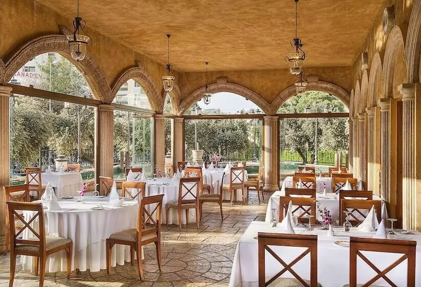 هتل Metropolitan Palace