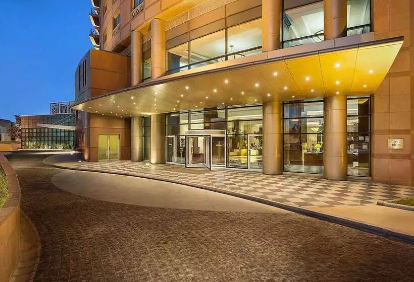 هتل Metropolitan Palace