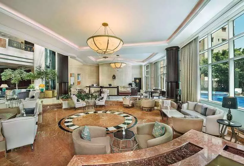 هتل Metropolitan Palace