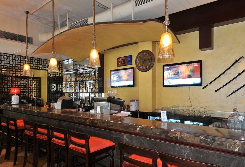 Hotel Qutub Residency