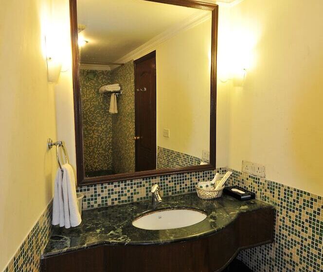 Hotel Qutub Residency