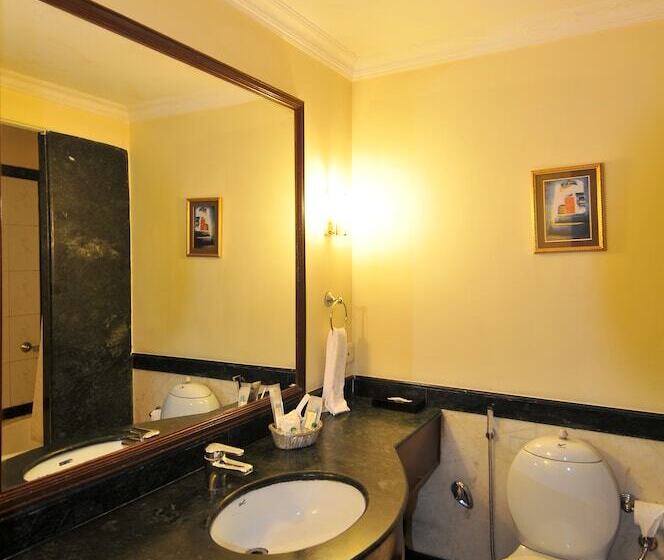Hotel Qutub Residency