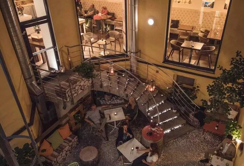 酒店 Rathaus  Wein & Design