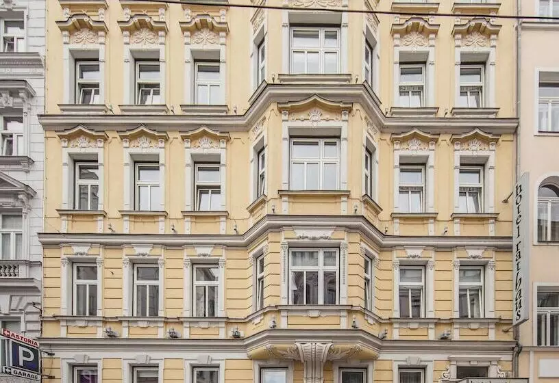 酒店 Rathaus  Wein & Design