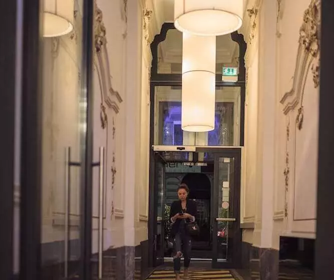 酒店 Rathaus  Wein & Design