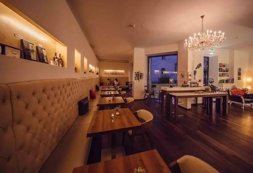 酒店 Rathaus  Wein & Design