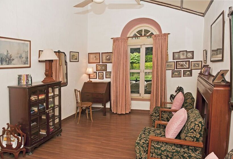 ホテル Welcomheritage Connaught House