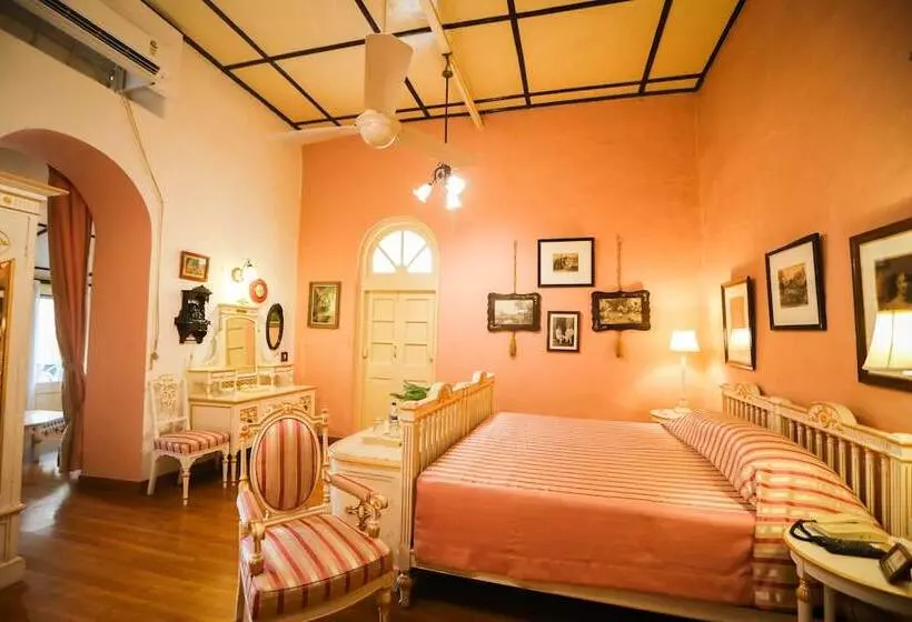 Отель Welcomheritage Connaught House