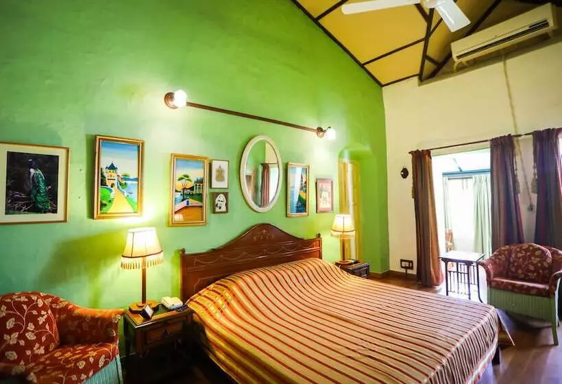 Отель Welcomheritage Connaught House