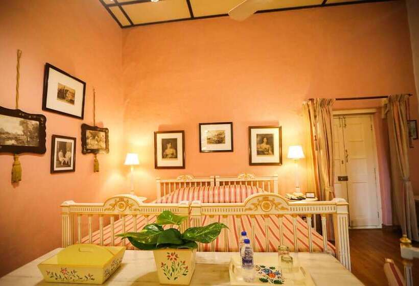 ホテル Welcomheritage Connaught House