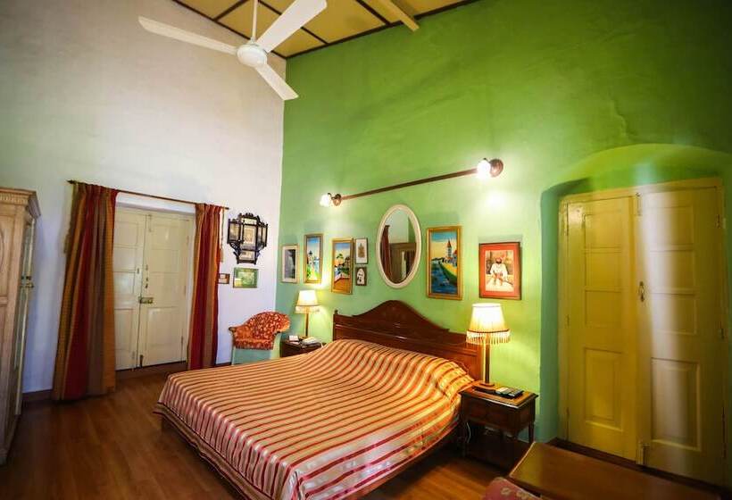 ホテル Welcomheritage Connaught House