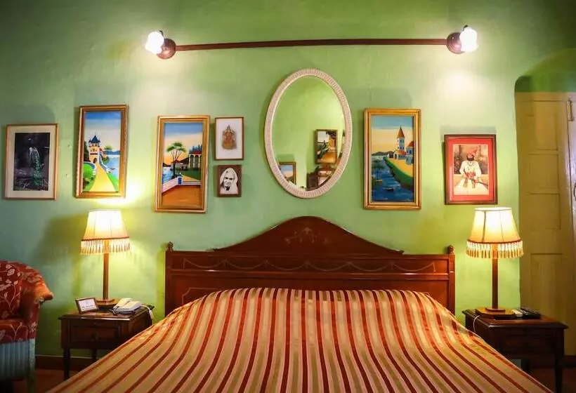 Отель Welcomheritage Connaught House