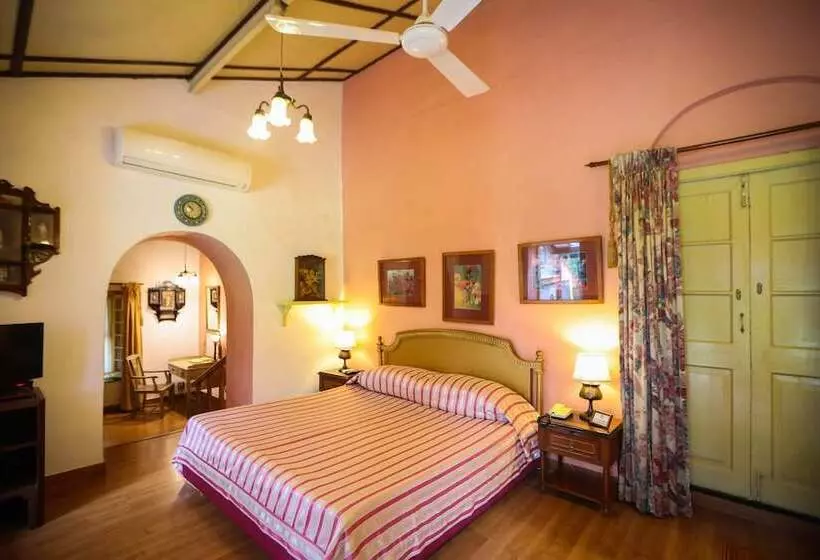 Отель Welcomheritage Connaught House