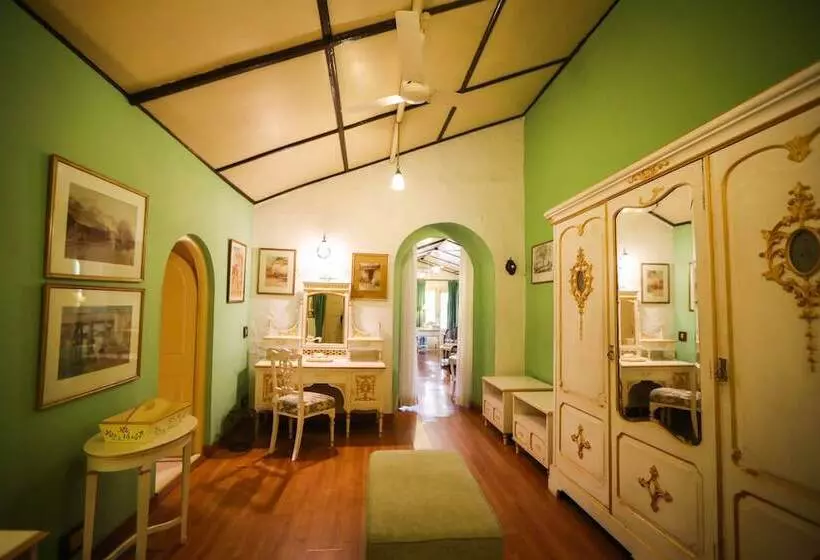 Отель Welcomheritage Connaught House