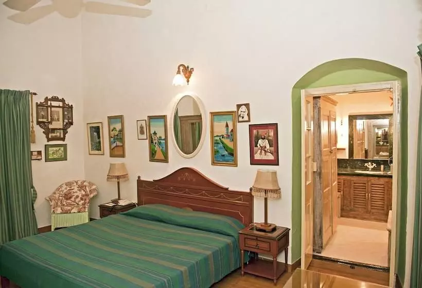 Отель Welcomheritage Connaught House