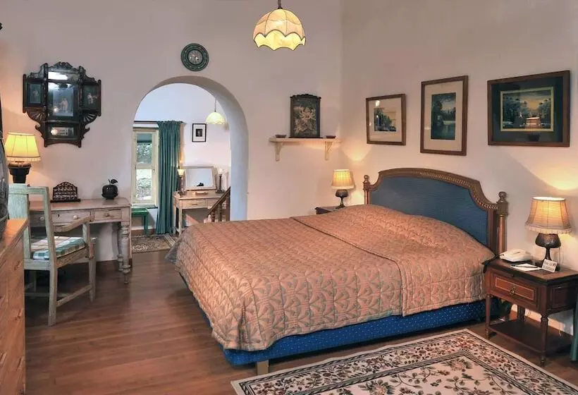 Отель Welcomheritage Connaught House