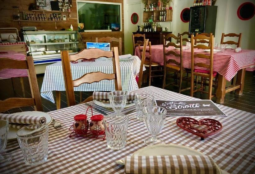 تختخواب و صبحانه La Ferme Des étroits