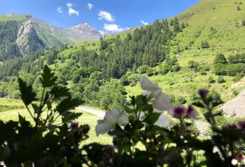 تختخواب و صبحانه La Ferme Des étroits