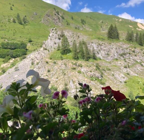 تختخواب و صبحانه La Ferme Des étroits