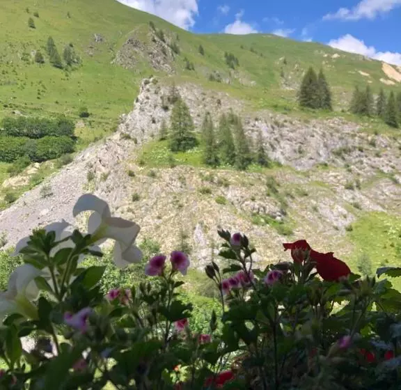 تختخواب و صبحانه La Ferme Des étroits