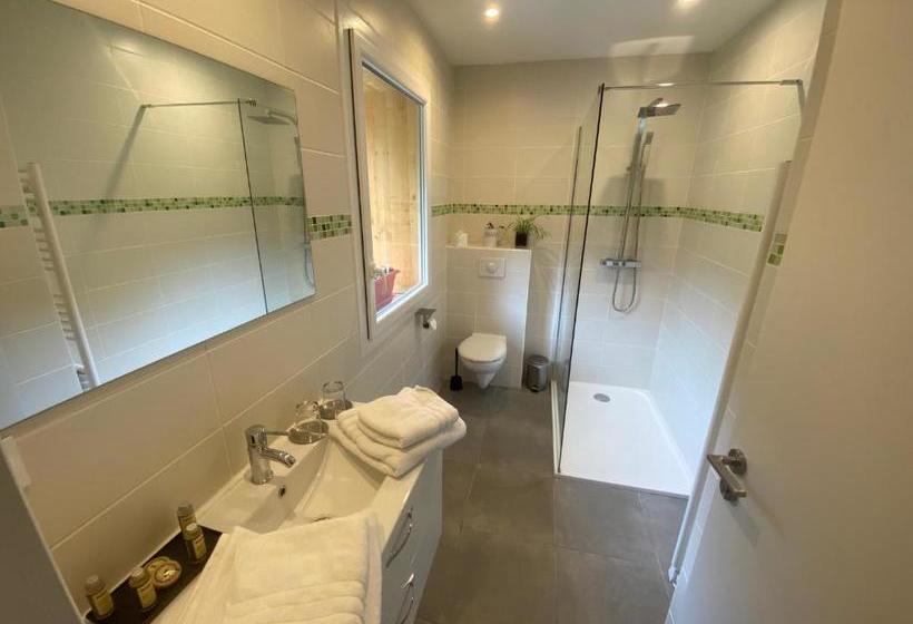 تختخواب و صبحانه La Ferme Des étroits