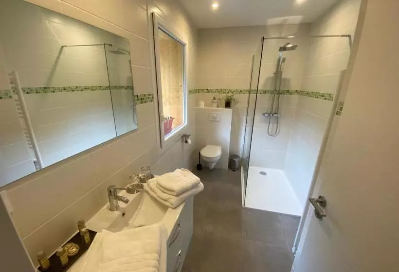 تختخواب و صبحانه La Ferme Des étroits