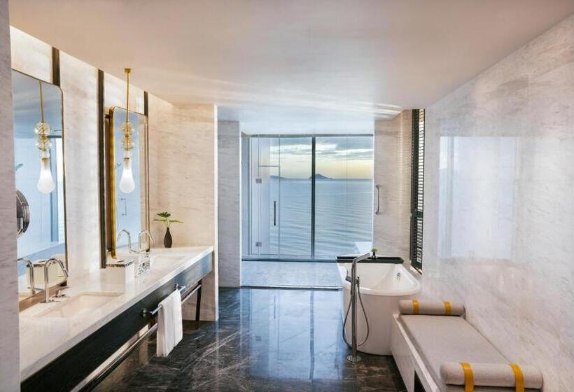 هتل Hoiana  And Suites