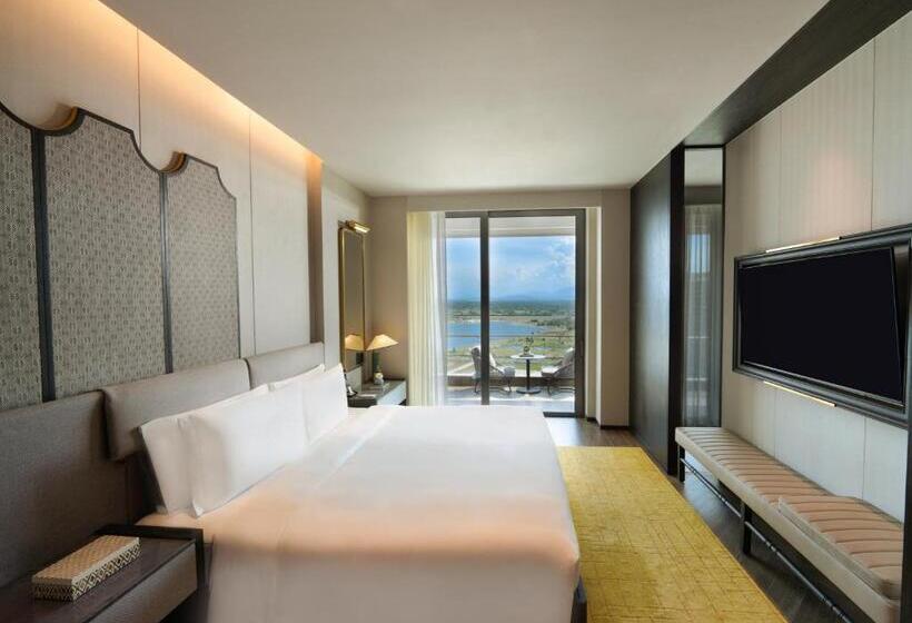 هتل Hoiana  And Suites