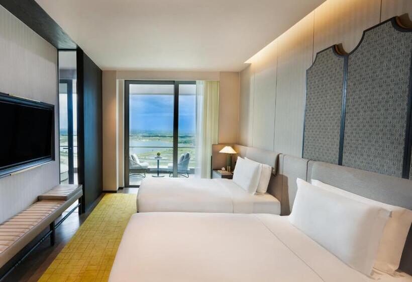 هتل Hoiana  And Suites