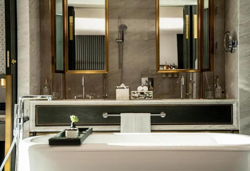 هتل Hoiana  And Suites