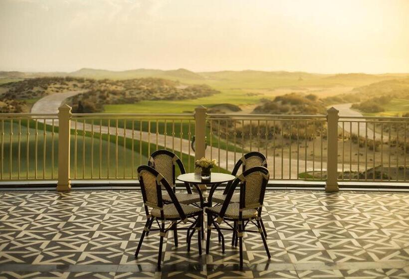 هتل Hoiana  And Suites