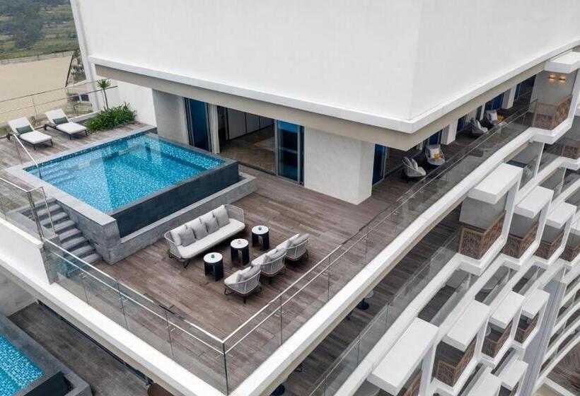 هتل Hoiana  And Suites