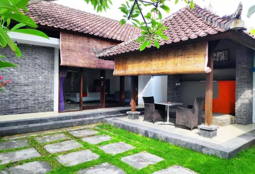 ホテル Oyo 3833 Abian Villa By Nur Abian