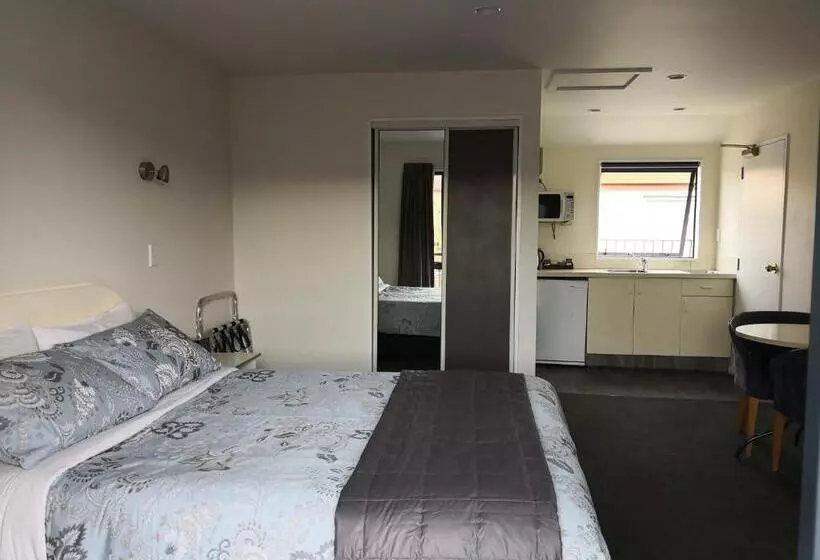 Annabelle Court Motel