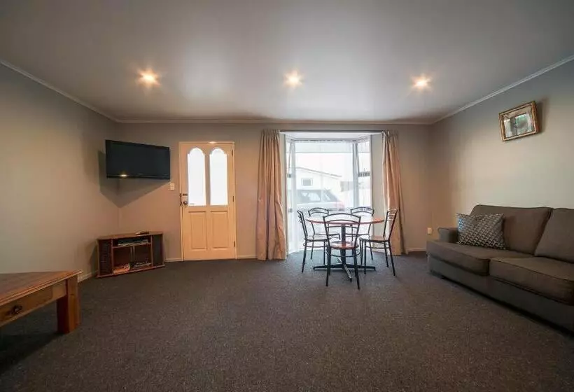 Coronation Park Motels