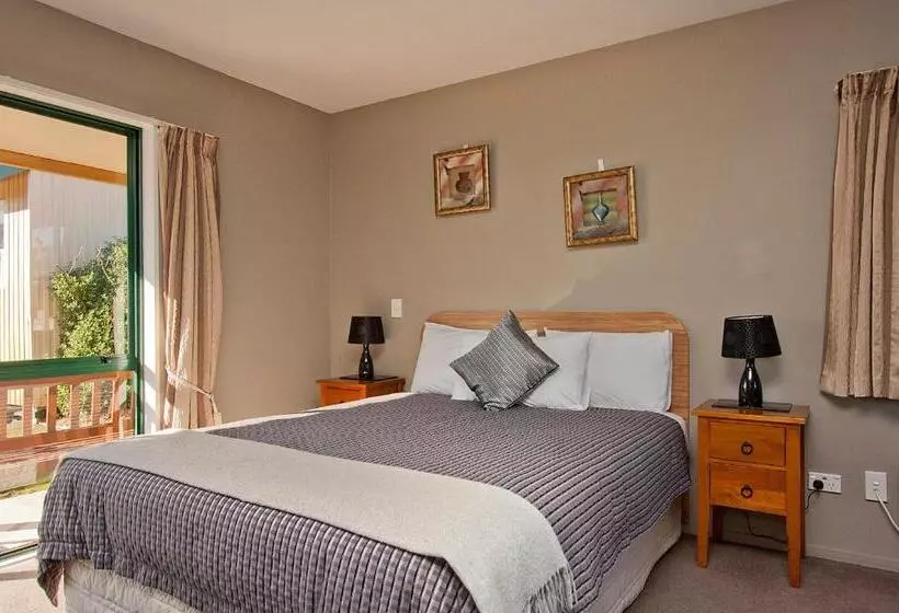 Coronation Park Motels