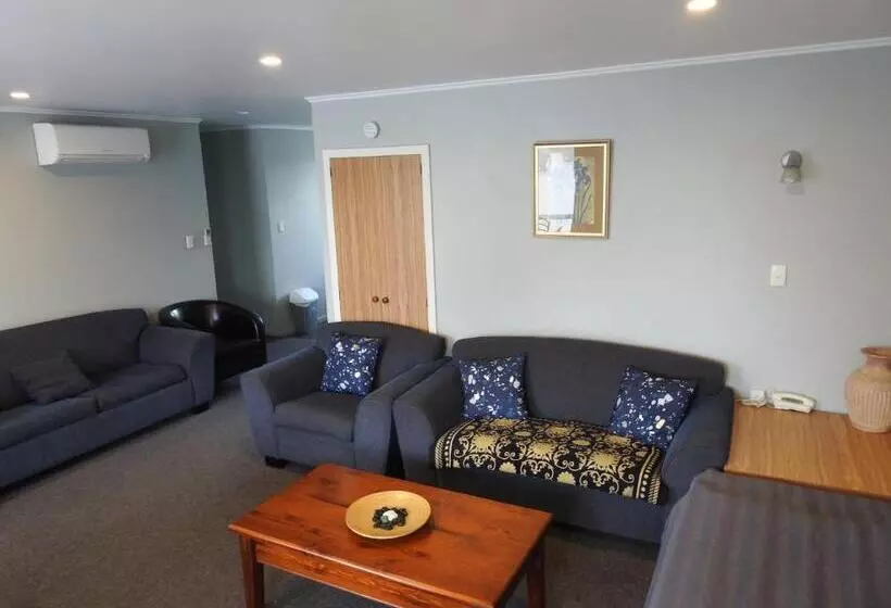 Coronation Park Motels