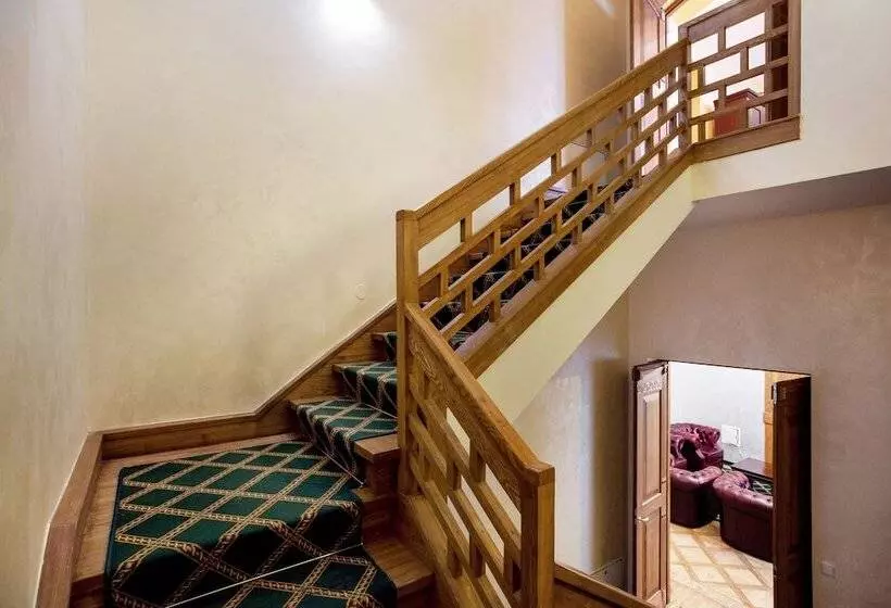 هتل Atrium Suites