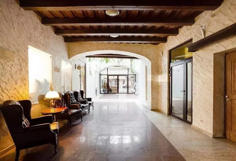 هتل Atrium Suites